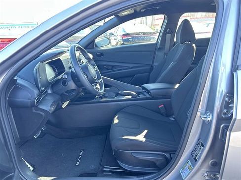 Used 2025 Hyundai Elantra Sport image 11
