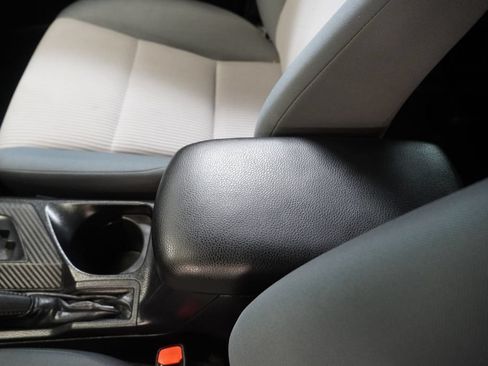 Used 2015 Toyota RAV4 LE AWD/4WD image 21