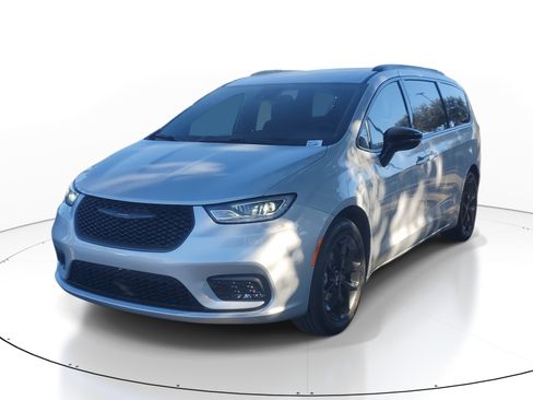 New 2026 Chrysler Pacifica Select image 2