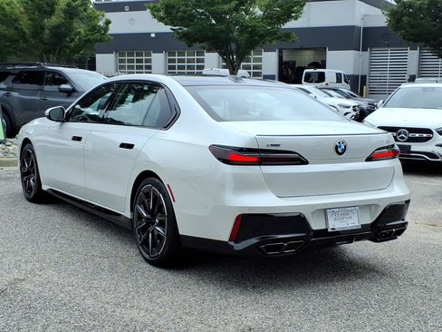 Used 2025 BMW 760i xDrive w/ Executive Package AWD/4WD image 10