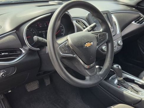 Used 2018 Chevrolet Malibu LT FWD image 10