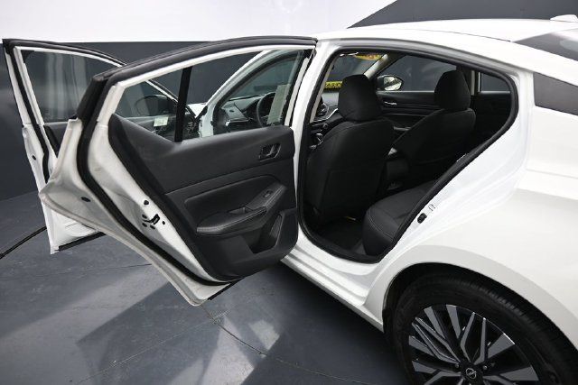 Used 2025 Nissan Altima 2.5 SV FWD image 23