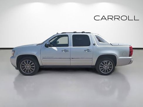 Used 2013 Chevrolet Avalanche LTZ RWD image 6