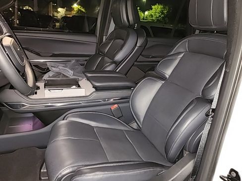 Used 2025 Lincoln Navigator L Reserve w/ Jet Appearance Package image 14