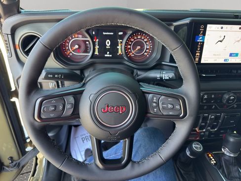 Used 2025 Jeep Gladiator Mojave AWD/4WD image 25