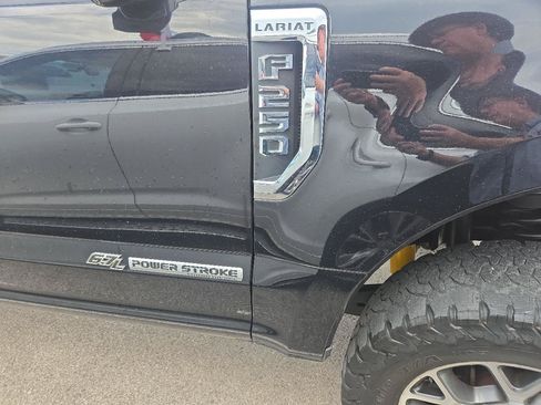 Used 2020 Ford F250 Lariat w/ Lariat Ultimate Package AWD/4WD image 4