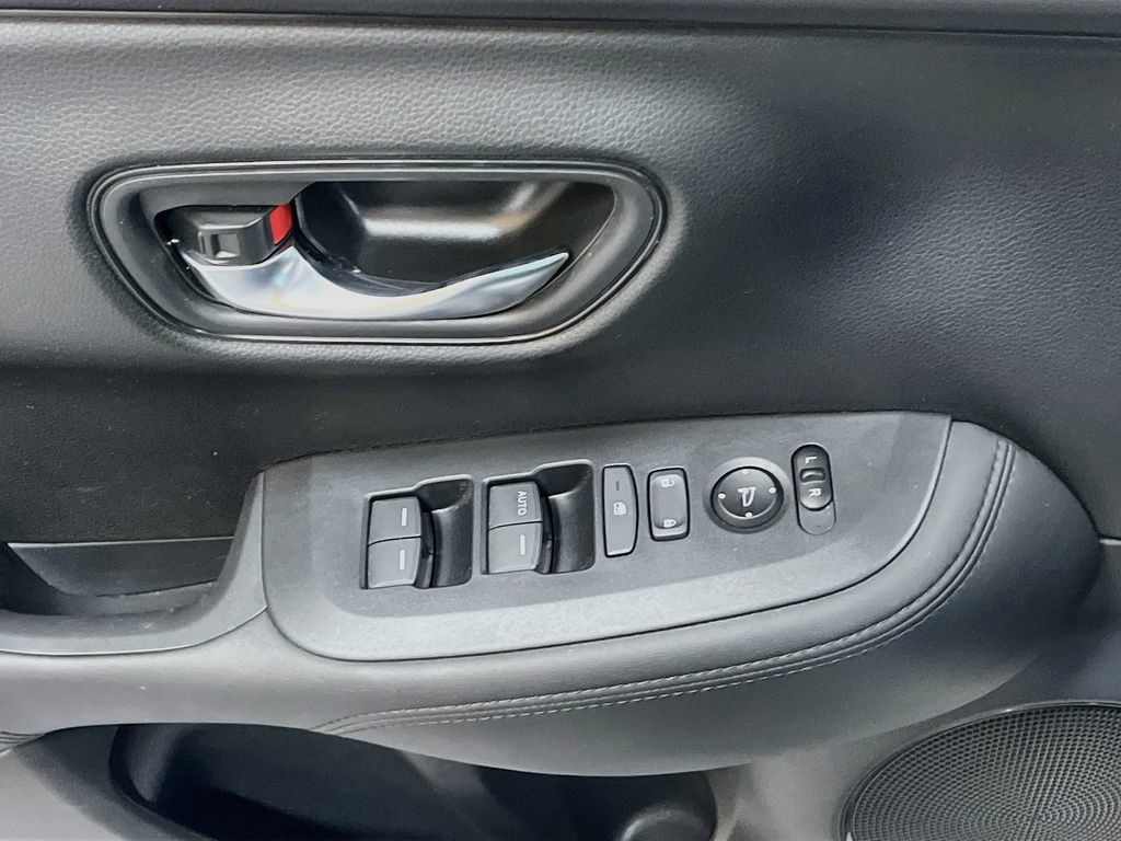 Used 2025 Honda HR-V LX image 17