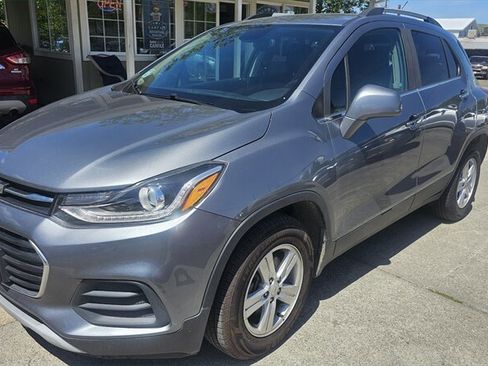 Used 2019 Chevrolet Trax LT w/ LT Convenience Package FWD image 1