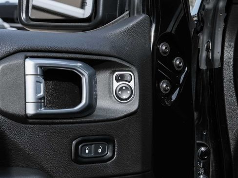 Used 2023 Jeep Wrangler Unlimited Sahara AWD/4WD image 33