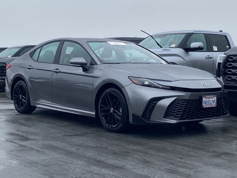 Certified 2025 Toyota Camry SE image 2