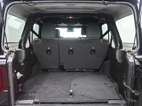 Used 2025 Jeep Wrangler Unlimited Sahara AWD/4WD image 26