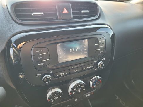 Used 2016 Kia Soul ! FWD image 12