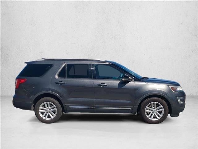 Used 2017 Ford Explorer XLT FWD image 4