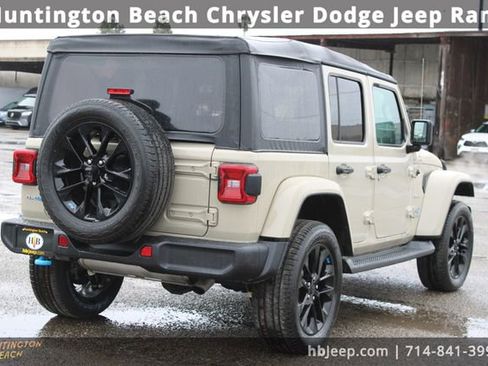 Used 2022 Jeep Wrangler Unlimited Sahara image 5