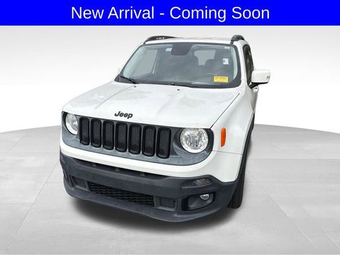 Used 2017 Jeep Renegade Altitude FWD image 1