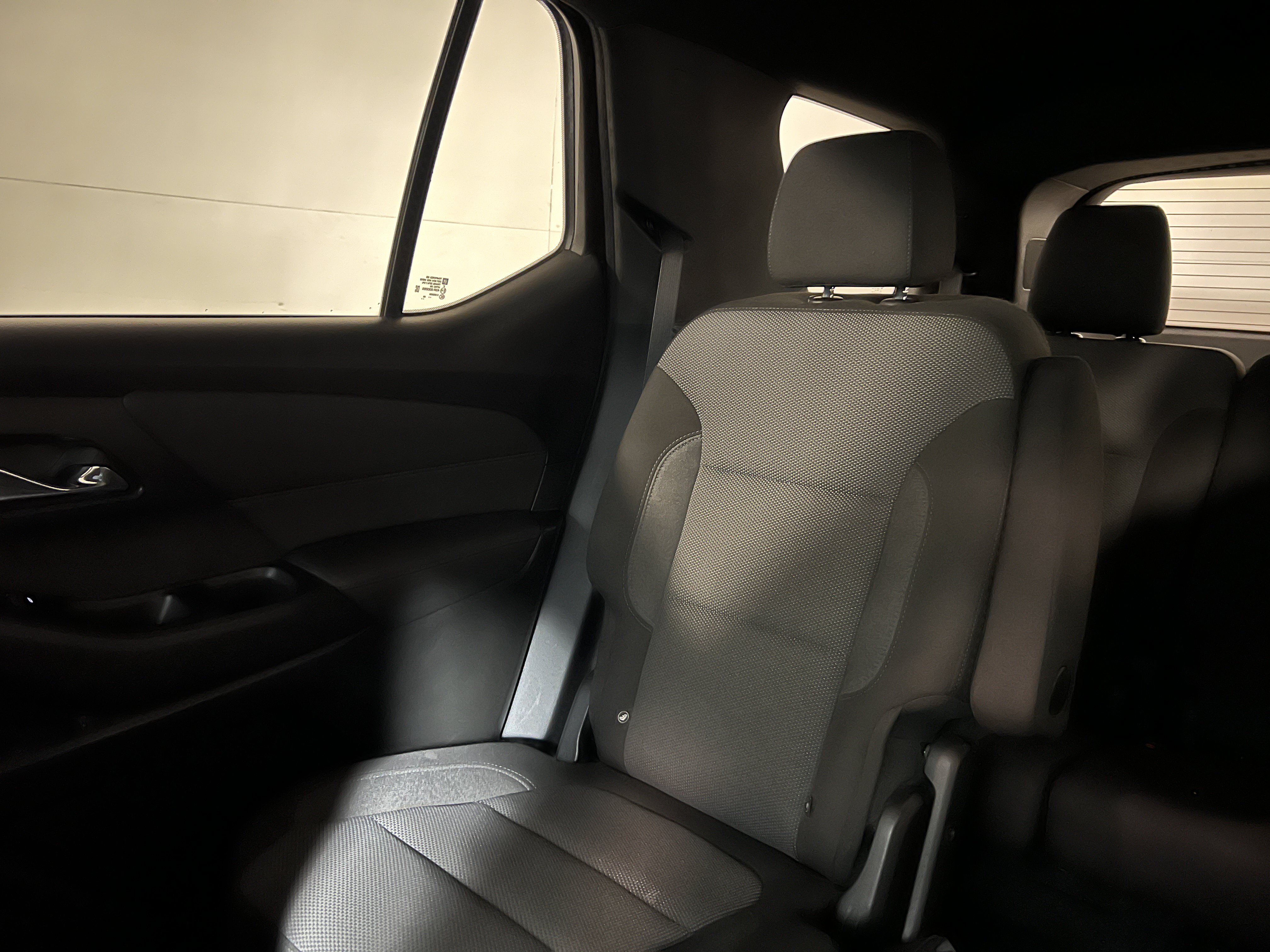 Used 2023 Chevrolet Traverse LT FWD image 13