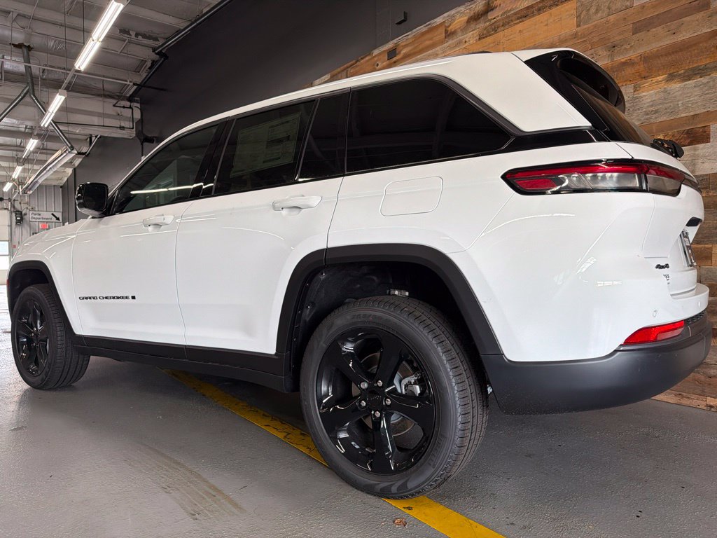 New 2026 Jeep Grand Cherokee Limited w/ Limited Altitude Package AWD/4WD image 22