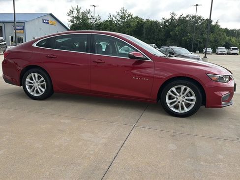 Used 2017 Chevrolet Malibu LT FWD image 12