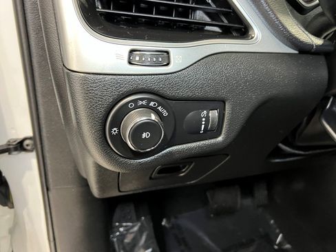 Used 2022 Jeep Cherokee Latitude w/ Sun & Sound Group image 30