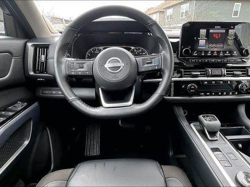 Certified 2025 Nissan Pathfinder SL w/ SL Premium Package image 5