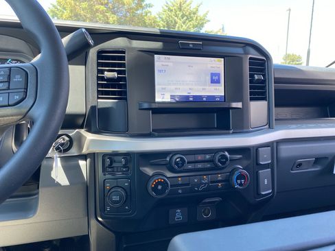 New 2026 Ford F250 XL w/ XL Off-Road Package AWD/4WD image 9