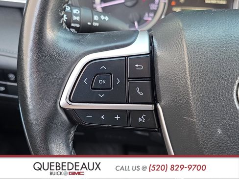Used 2023 Toyota Highlander LE FWD image 14