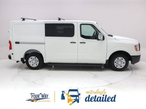 Used 2018 Nissan NV 2500 SV RWD image 2