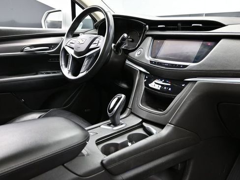 Used 2018 Cadillac XT5 Luxury w/ Driver Awareness Package AWD/4WD image 14