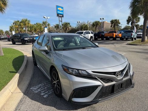 Used 2023 Toyota Camry SE image 2