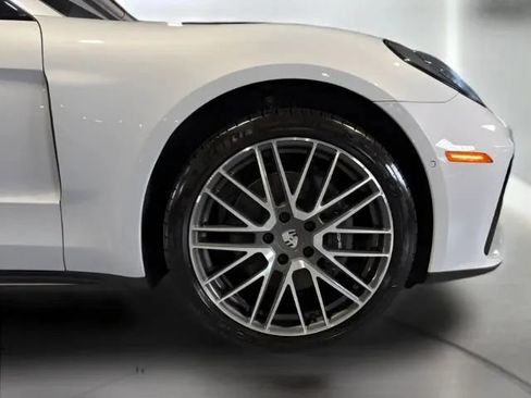 Used 2024 Porsche Panamera image 42
