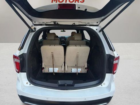 Used 2016 Ford Explorer XLT w/ Equipment Group 202A image 18