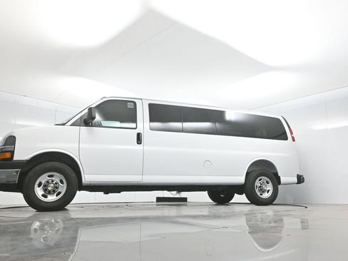 Used 2025 Chevrolet Express 3500 LT w/ LT Preferred Equipment Group RWD image 7