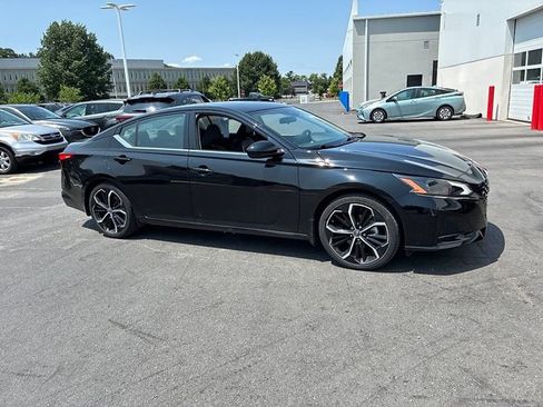 Used 2023 Nissan Altima 2.5 SR w/ SR Premium Package FWD image 4