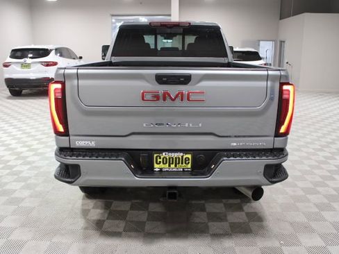 Used 2025 GMC Sierra 2500 Denali image 9