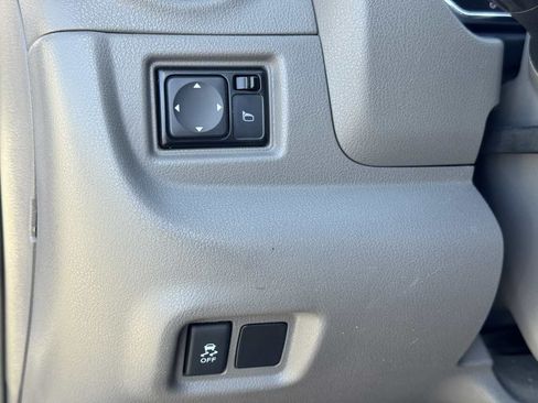 Used 2013 Nissan Versa w/ SL Tech Pkg FWD image 37