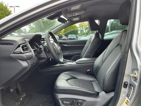 Used 2019 Toyota Camry SE FWD image 7