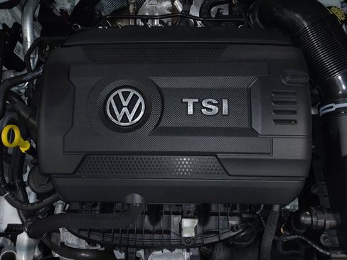 Used 2015 Volkswagen GTI SE FWD image 30