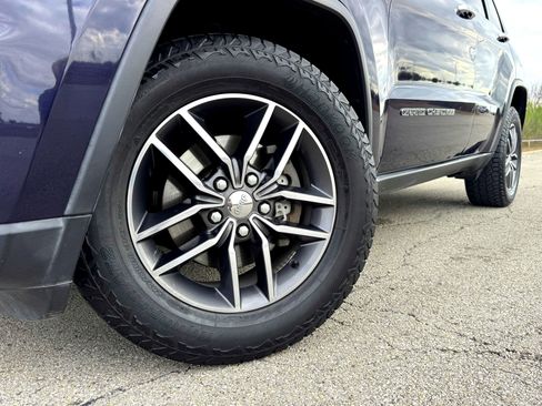 Used 2018 Jeep Grand Cherokee Limited image 2