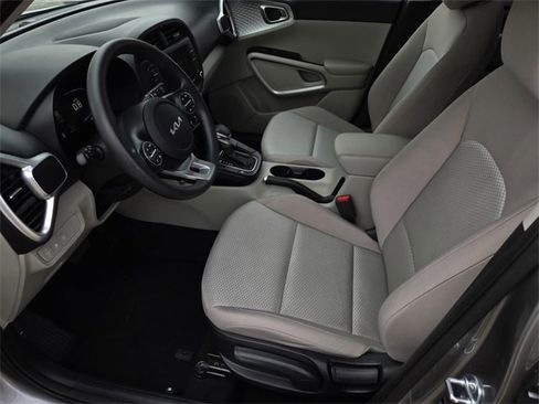 Certified 2025 Kia Soul LX w/ LX Technology Package image 20