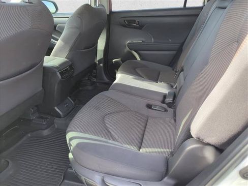 Certified 2024 Toyota Highlander LE FWD image 7