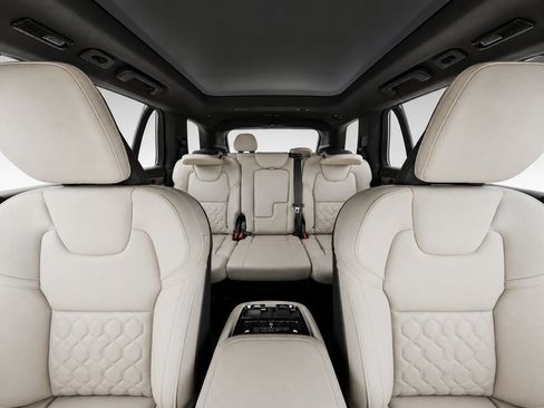 Certified 2026 Volvo XC90 B6 Plus AWD/4WD image 16