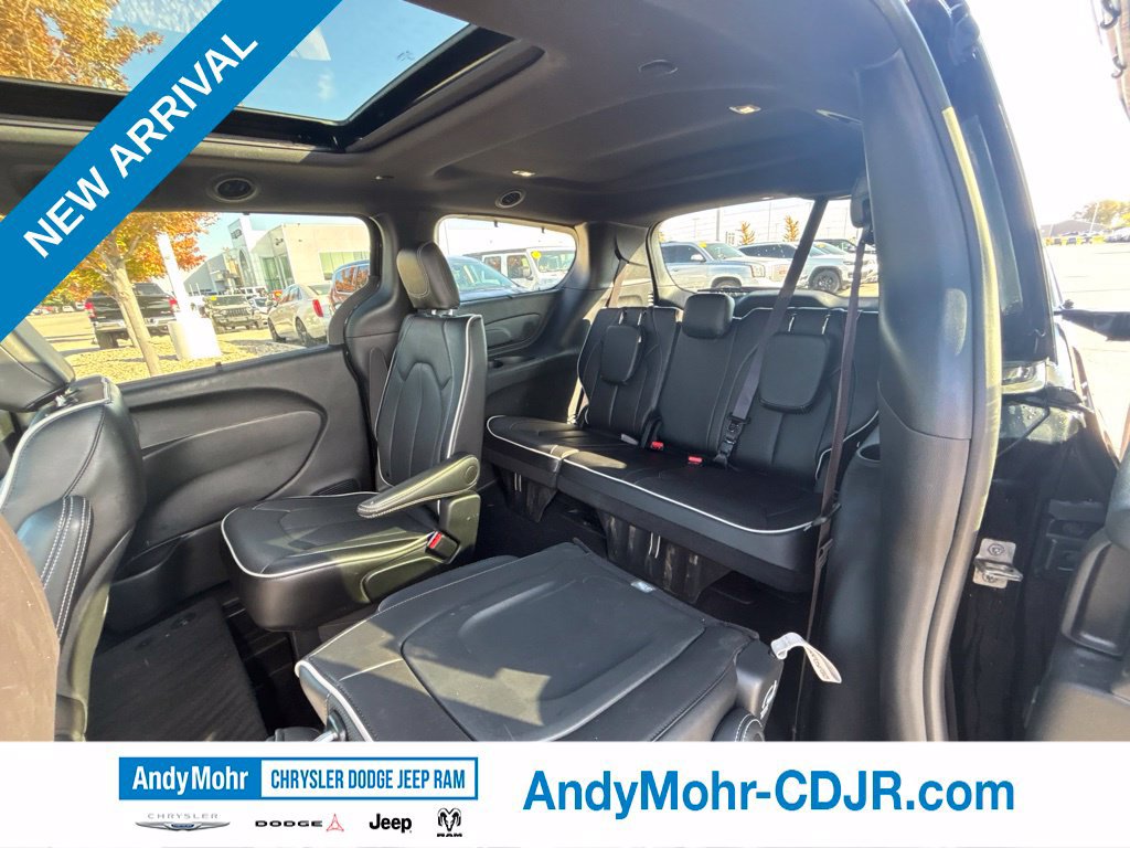 Used 2024 Chrysler Pacifica Limited w/ S Appearance Package FWD image 14