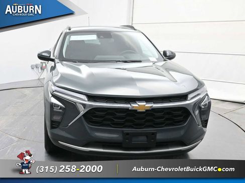 New 2026 Chevrolet Trax LT w/ LT Convenience Package image 2
