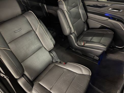 Used 2023 Cadillac Escalade Sport AWD/4WD image 38