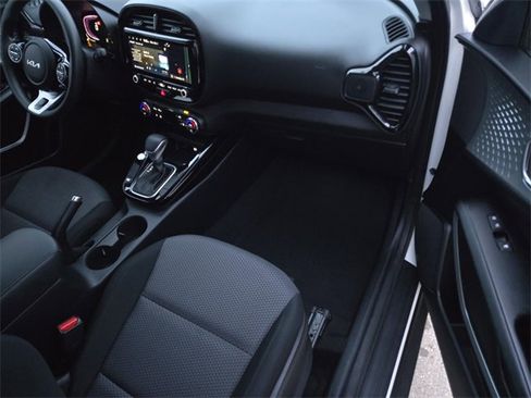 Certified 2024 Kia Soul S image 7