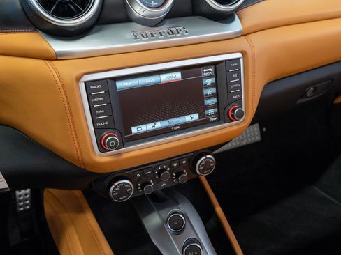 Used 2017 Ferrari California T image 8