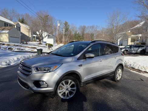 Used 2017 Ford Escape SE w/ Equipment Group 201A image 1