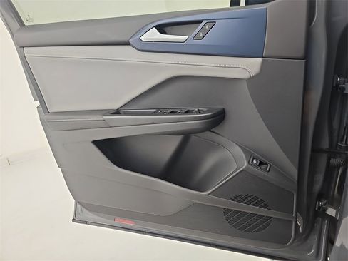 Used 2024 Volkswagen Taos SE image 35