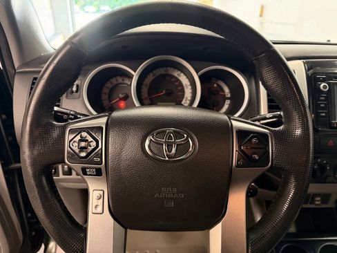 Used 2014 Toyota Tacoma 4x4 Double Cab w/ SR5 Package image 18
