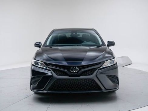 Used 2020 Toyota Camry SE image 11